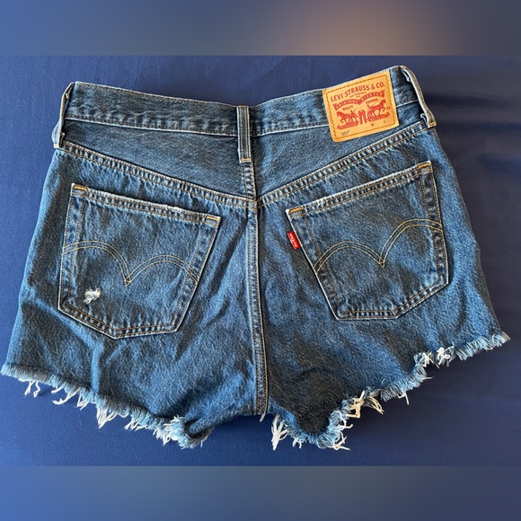Levi’s woman’s jean shorts - Picture 2 of 3